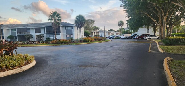Building Photo - 9731 Hammocks Blvd