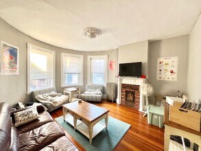 Building Photo - 96 Calumet St