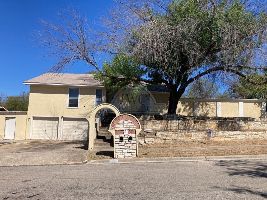 Foto principal - 801 Carmen St