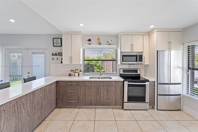 Foto del edificio - 4885 SW 152nd Pl