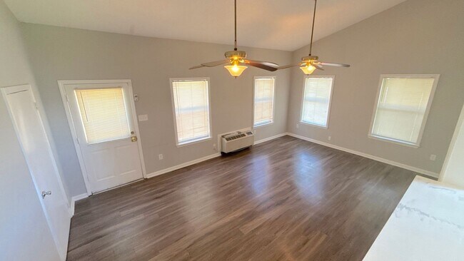 Foto del edificio - 3136 Sycamore View Rd