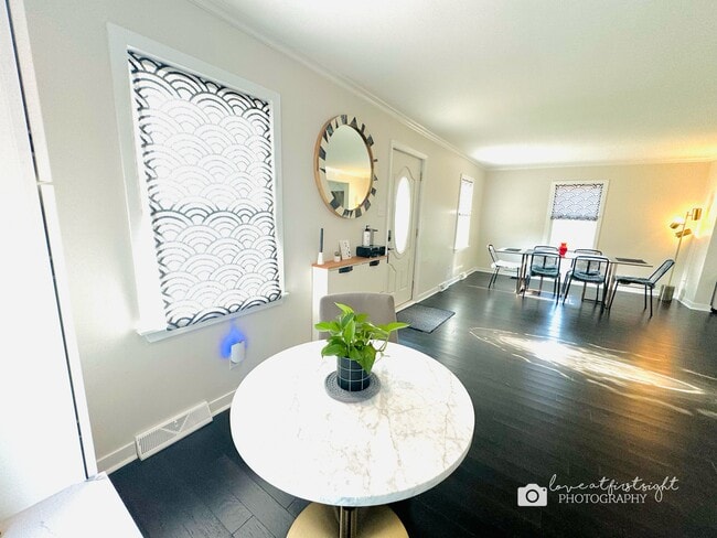 Foto del edificio - 7013 Fowler Ave