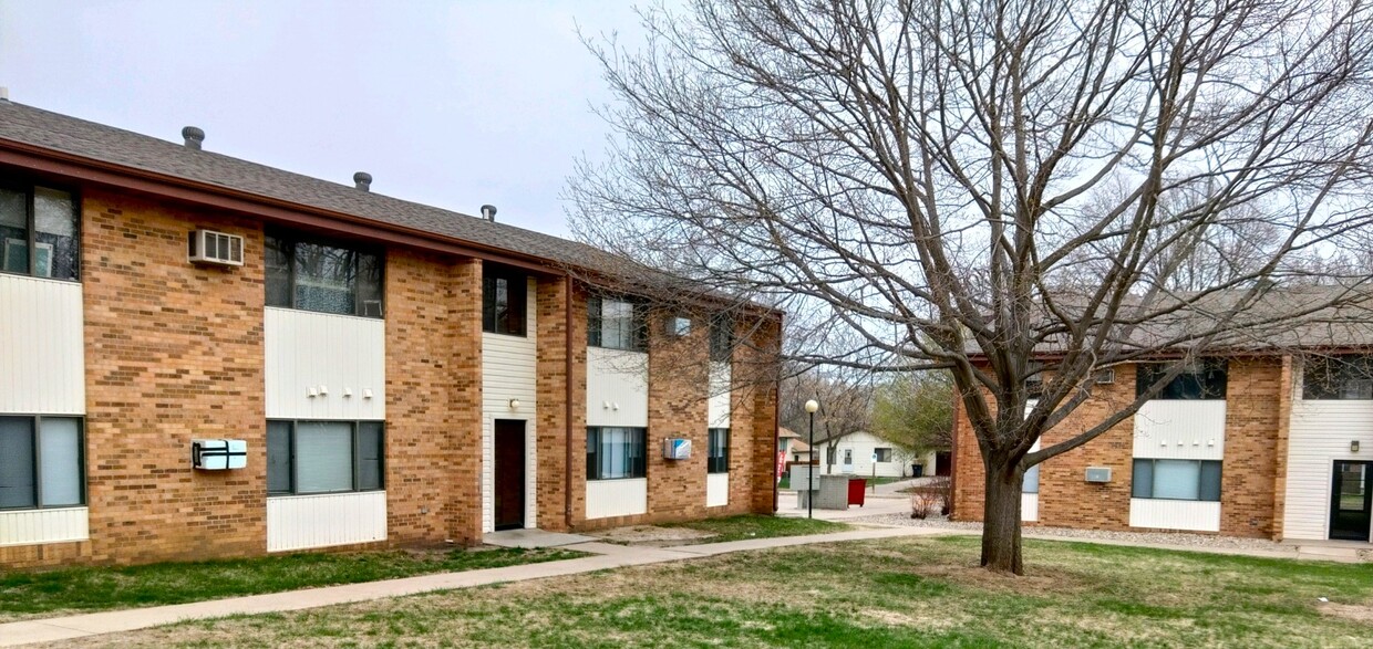 Exterior del Fieldcrest - Fieldcrest Apartments