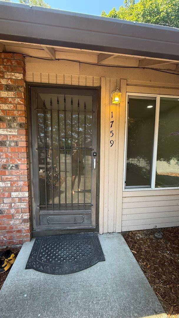Building Photo - Great Duplex 2bd 2bath Big yard, Parking, ...