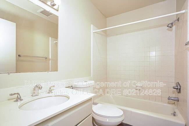 Foto del edificio - 8745 Delgany Ave