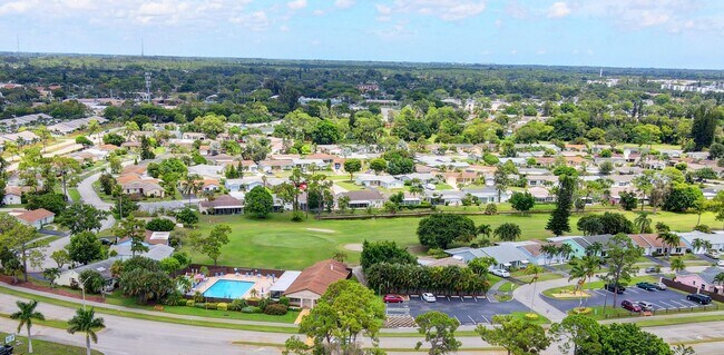 Foto del edificio - 4723 Lucerne Lakes Blvd