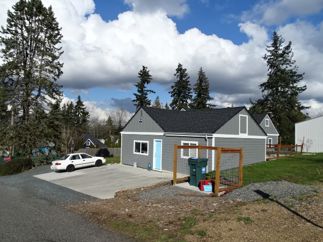 Building Photo - 2012 Lakeway Dr