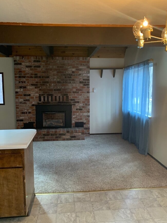 Building Photo - Spacious home in the county - long term re...