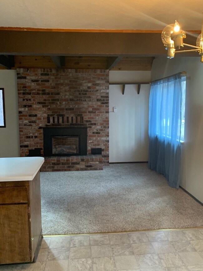 Foto del edificio - Spacious home in the county - long term re...