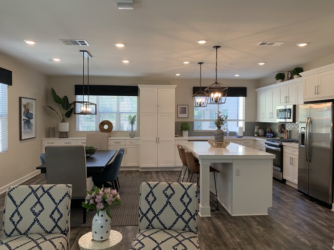 Building Photo - 1570 Castillo Way