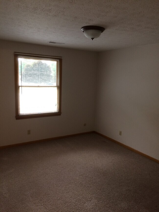 Segundo dormitorio - 7065 Starcliff Ave NW