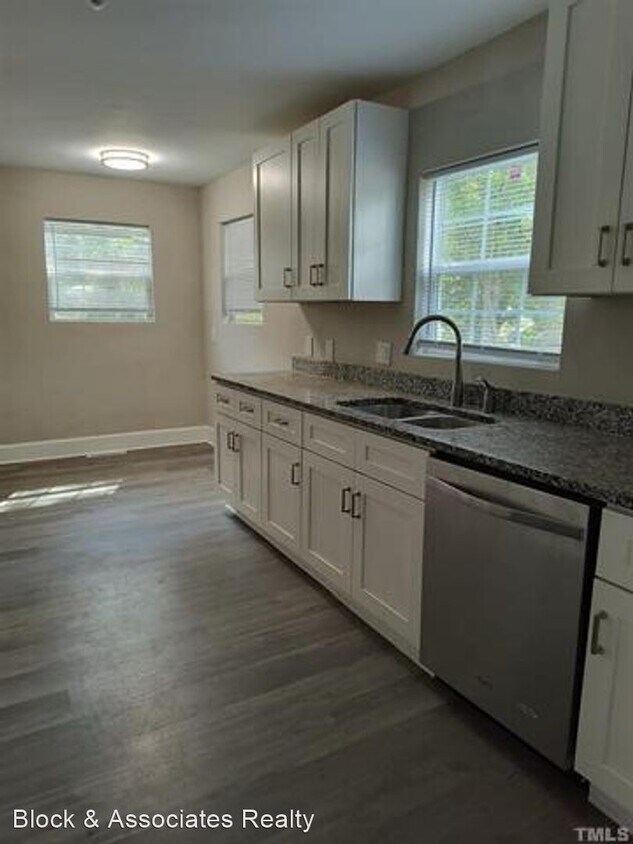 Foto del edificio - 3 br, 1 bath House - 2010 NC 55 Hwy