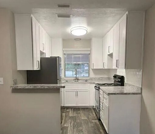 Foto del edificio - 10605 N 56th St