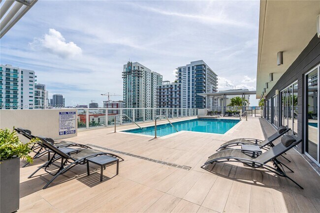 Foto del edificio - 321 NE 26th St
