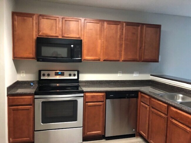 Building Photo - Nice home