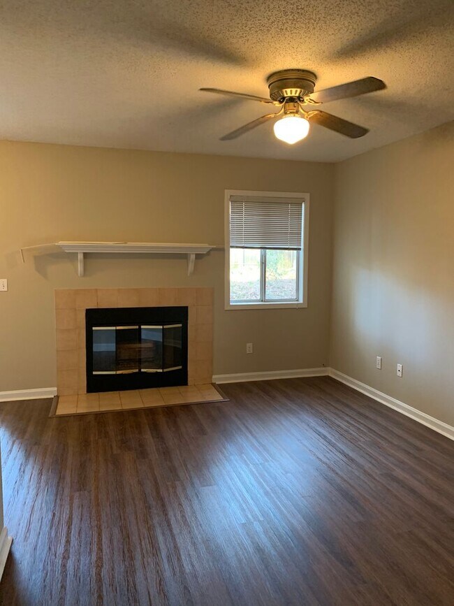 Foto del edificio - 302 Candlebrook Drive