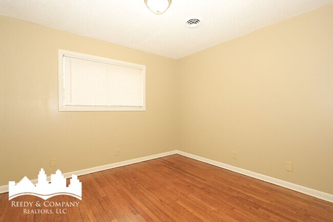 Foto del edificio - 4227 Kenosha Rd