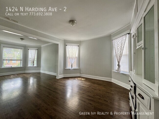 Foto del edificio - 1424 N Harding Ave
