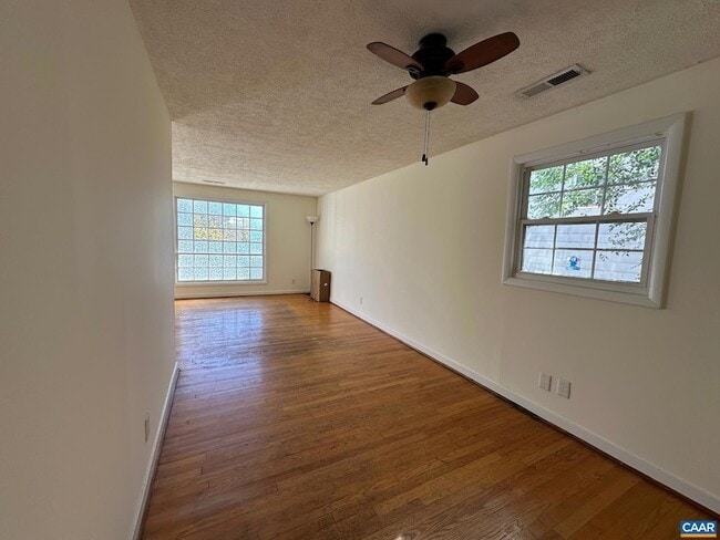 Building Photo - 1105 River Ct