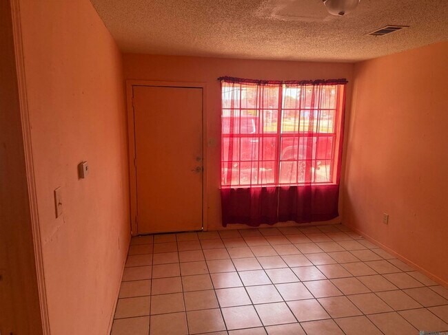 Foto del edificio - 6879 Cezanne Ave