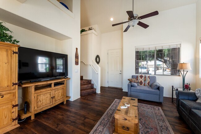 Foto del edificio - Gated Community 2 Bed/2 Bath Condo Furnished Long term Boat deep garage