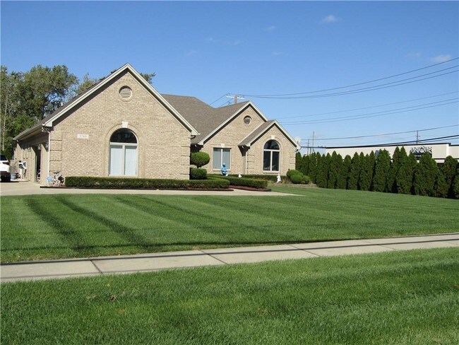 Foto del edificio - 5789 17 Mile Rd