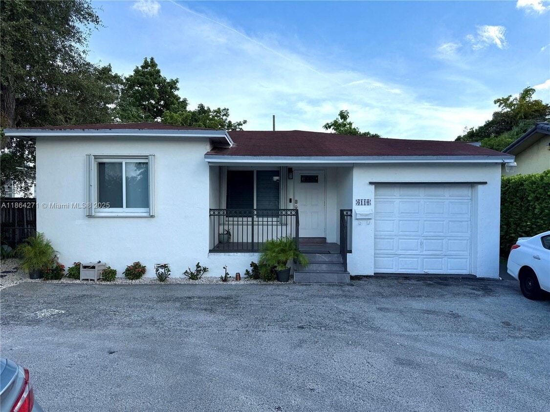 Primary Photo - 6110 Coral Wy