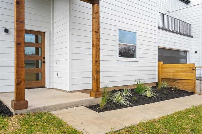 Building Photo - 1212 Poquito St