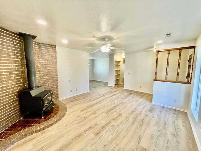Foto del edificio - 3-BR Duplex with 2-Car Garage in Santa Clara