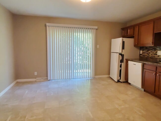 Building Photo - 5526 Humbert Rd