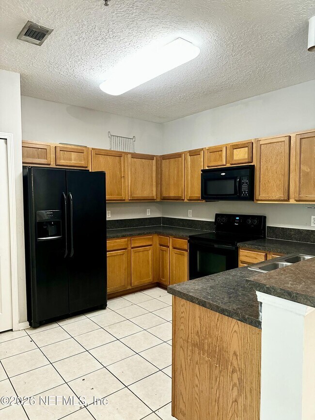 Building Photo - 6985 Ortega Woods Dr