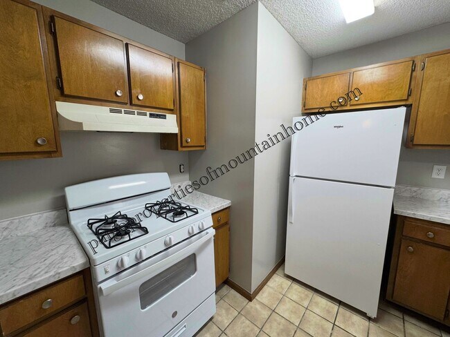 Foto del edificio - 605 Cooper Estates Dr