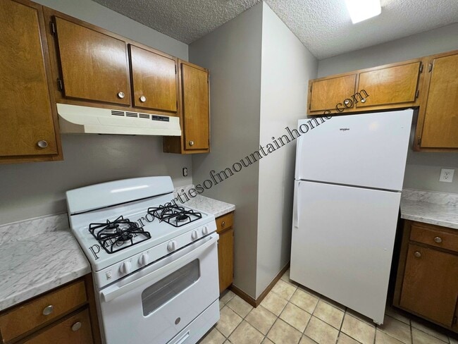 Building Photo - 605 Cooper Estates Dr