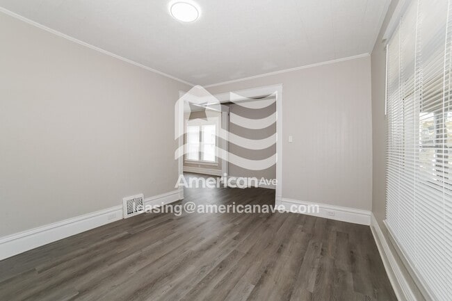 Building Photo - 2222 N Sheridan Rd