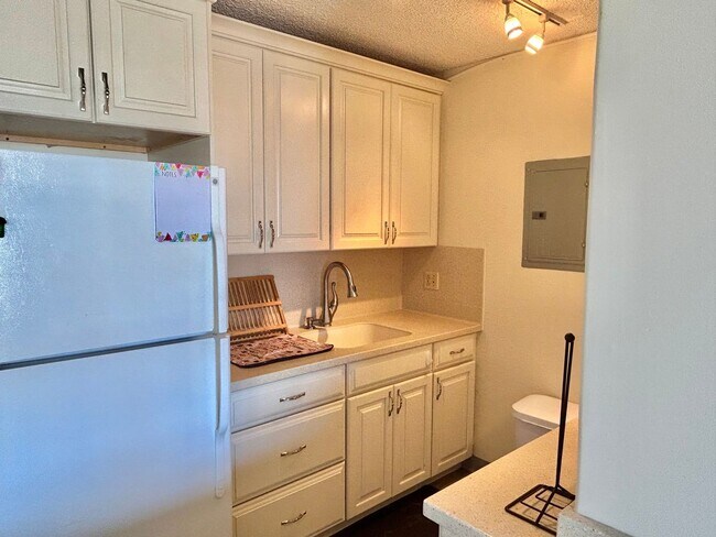 Foto del edificio - Kinau Lanais Furn. 1 Bdrm., 1 bathroom with 1 cov'd/sec'd  parking