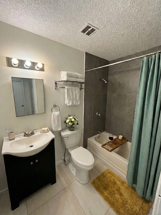 Building Photo - Robindale-East Apartments