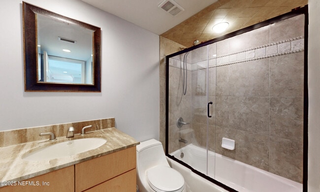 Building Photo - 2100 Ocean Dr S