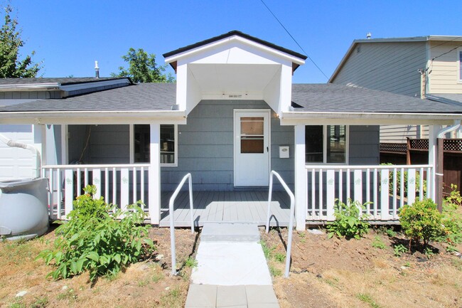 Building Photo - 6235 NE Shaver St