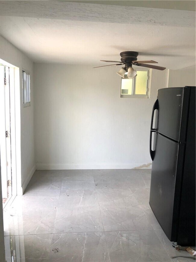 Foto del edificio - 1241 NW 111th St