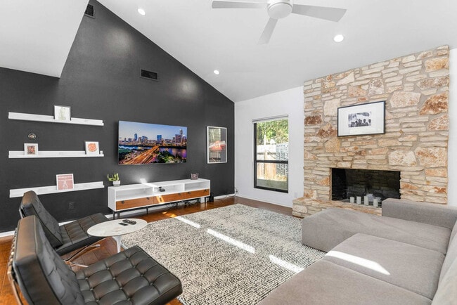 Foto del edificio - 11502 Oak Knoll Dr