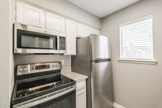 Building Photo - 3100 Jeanetta St