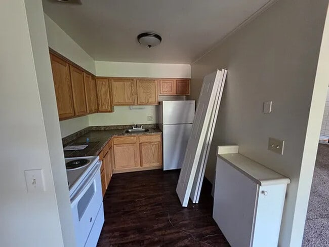 Building Photo - 751 Sylvester Way