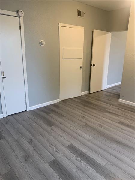 Foto del edificio - 548 Hansen Ave