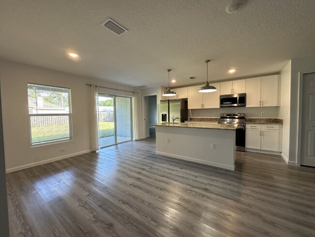 Building Photo - Never been lived in 4 bedroom home!