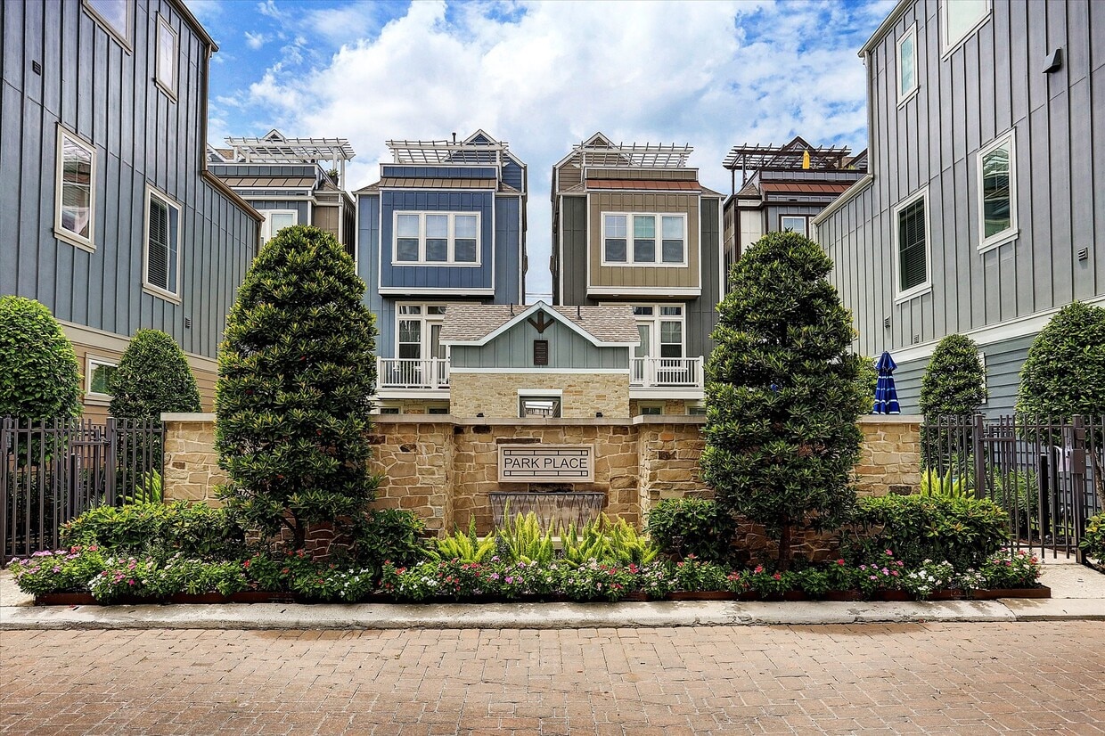 Primary Photo - 704 N Shepherd Dr