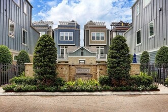 Building Photo - 704 N Shepherd Dr