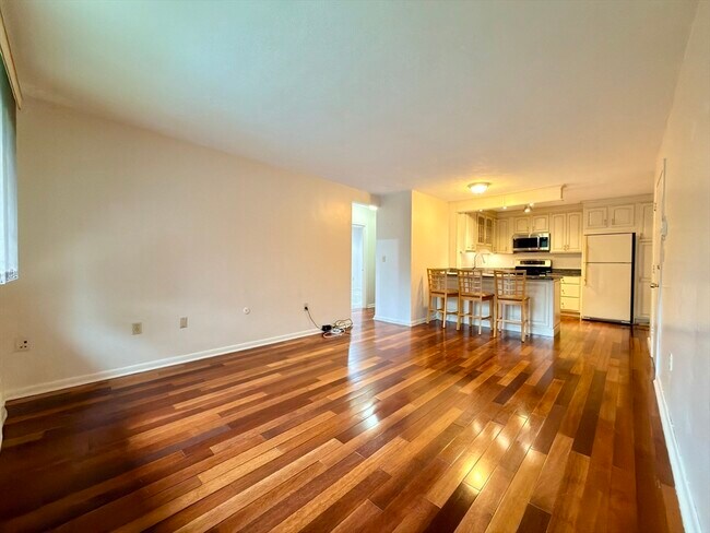 Foto del edificio - 1323 Worcester Rd