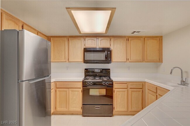 Foto del edificio - 8301 Boseck Dr