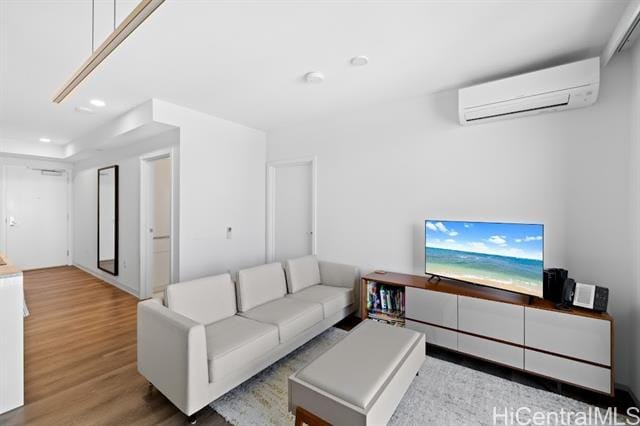 Building Photo - 987 Queen St