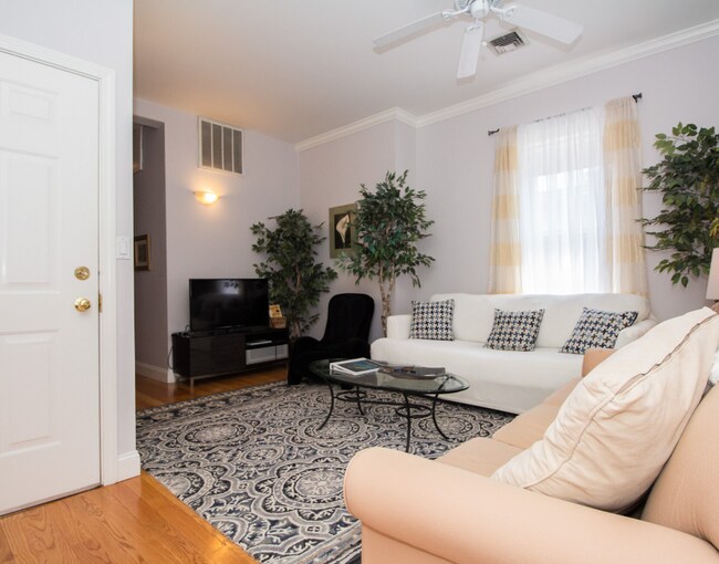 Building Photo - 7 Harvard St